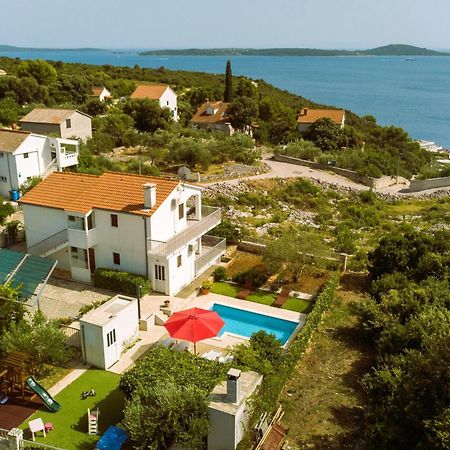 Holiday House Nena With Pool Vinišće エクステリア 写真