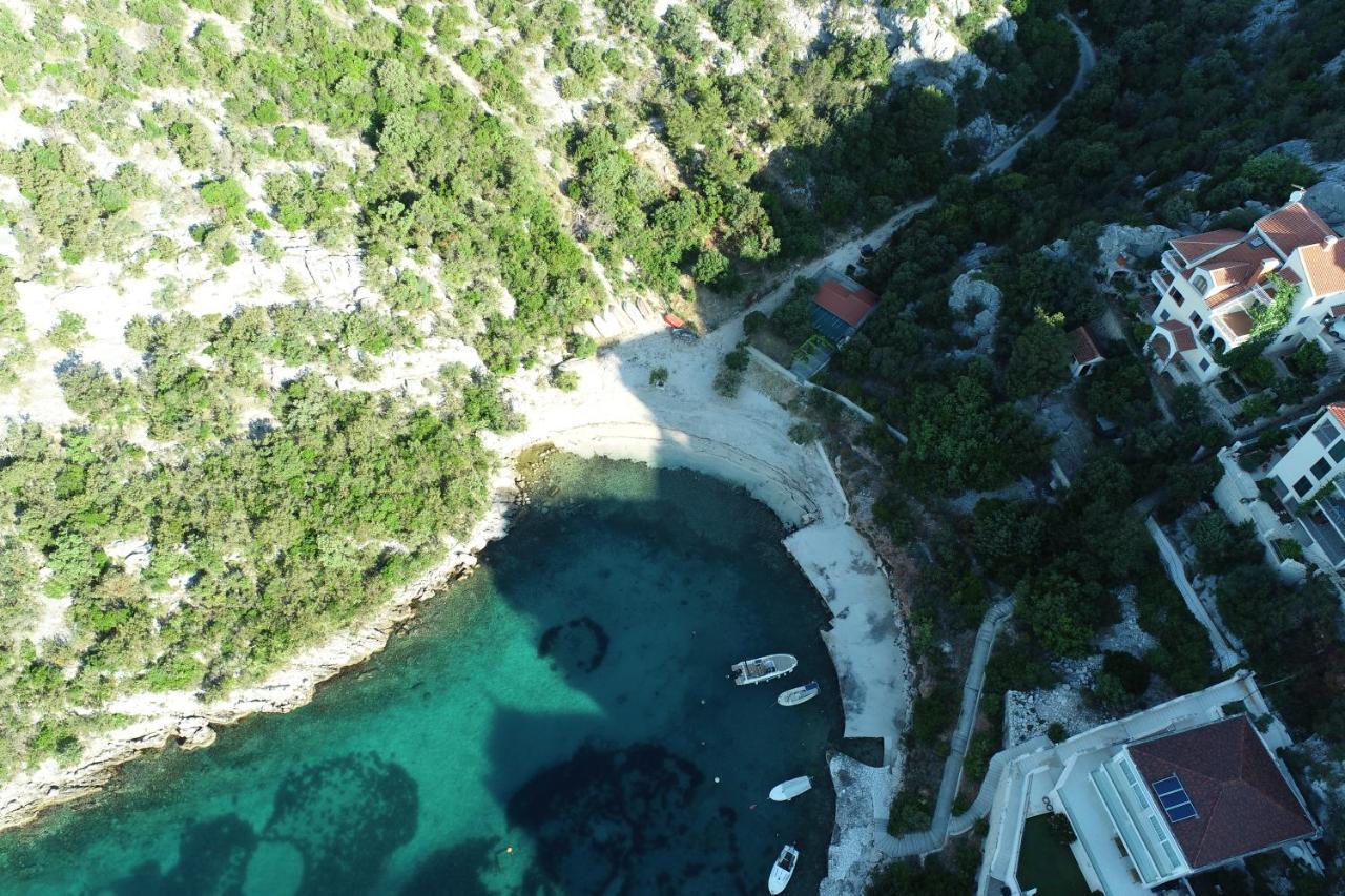 Holiday House Nena With Pool Vinišće エクステリア 写真