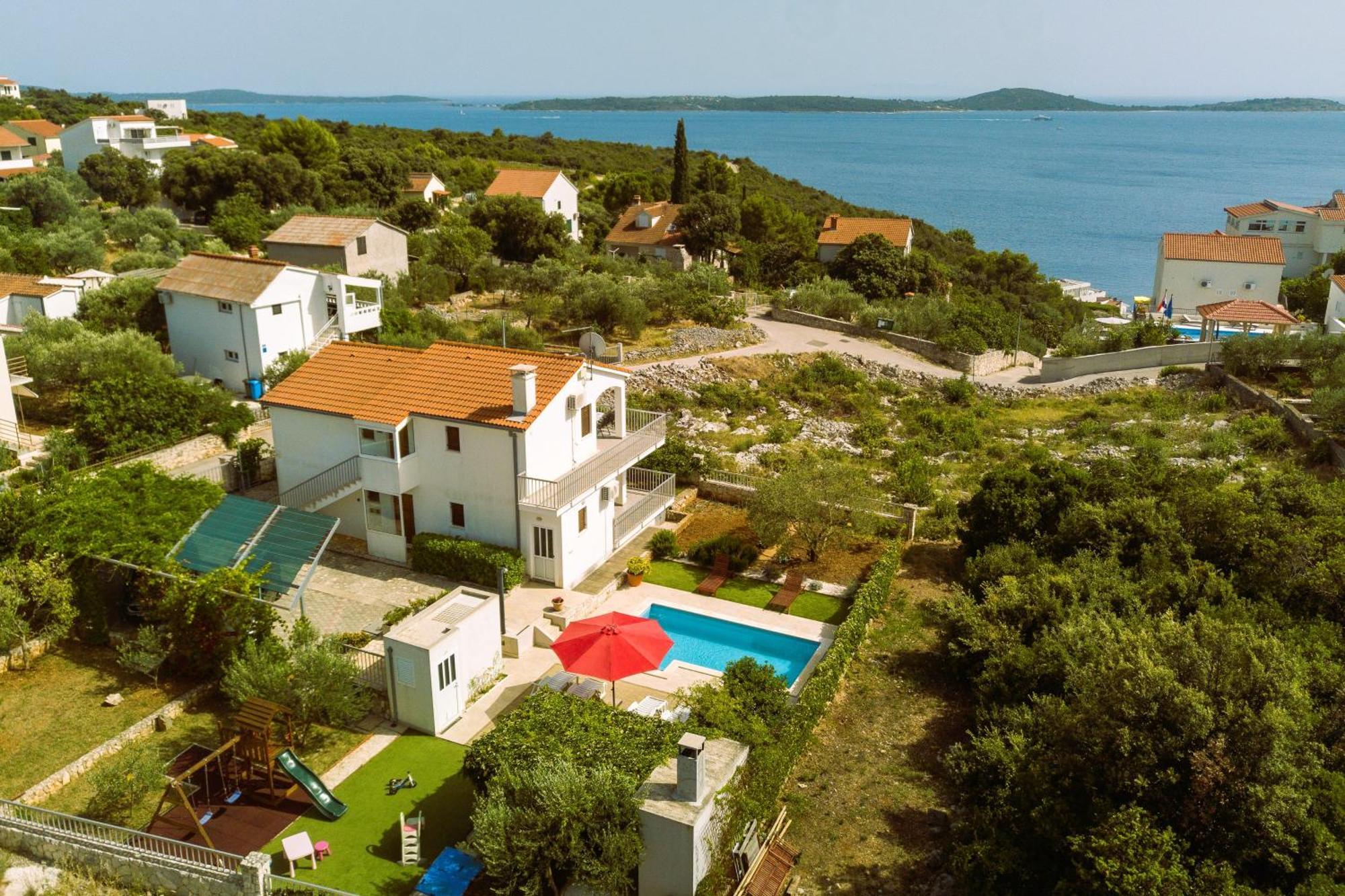 Holiday House Nena With Pool Vinišće エクステリア 写真