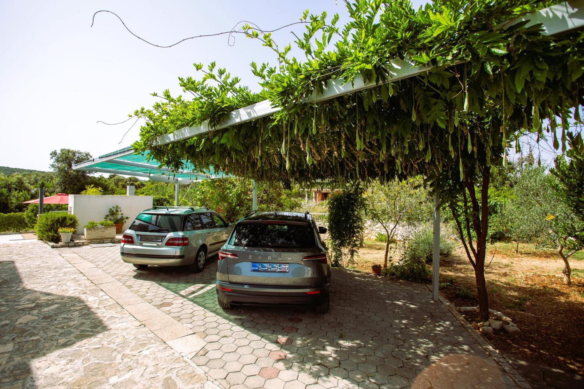 Holiday House Nena With Pool Vinišće エクステリア 写真