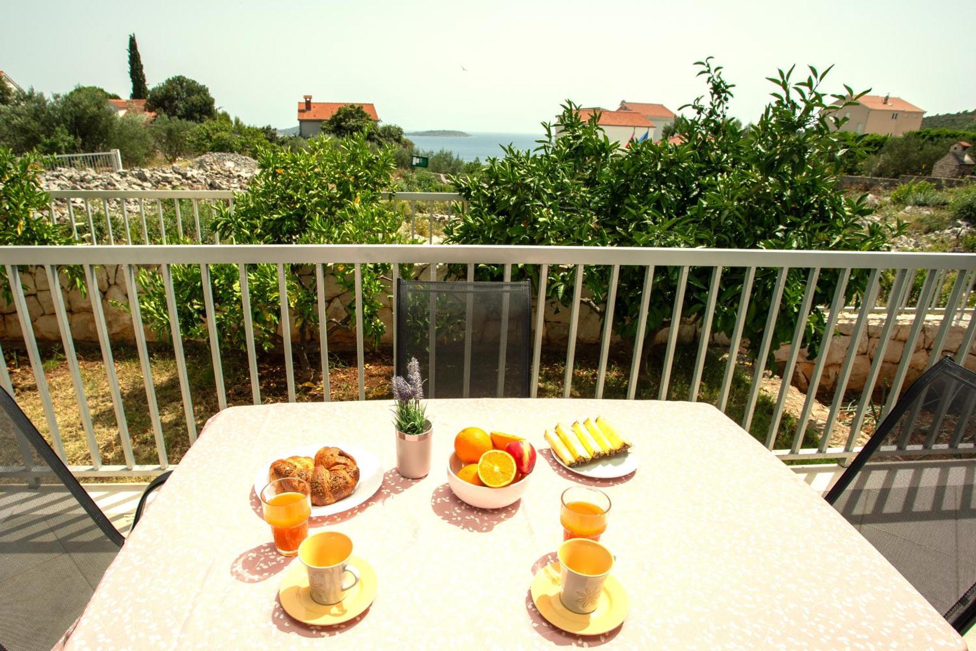 Holiday House Nena With Pool Vinišće エクステリア 写真
