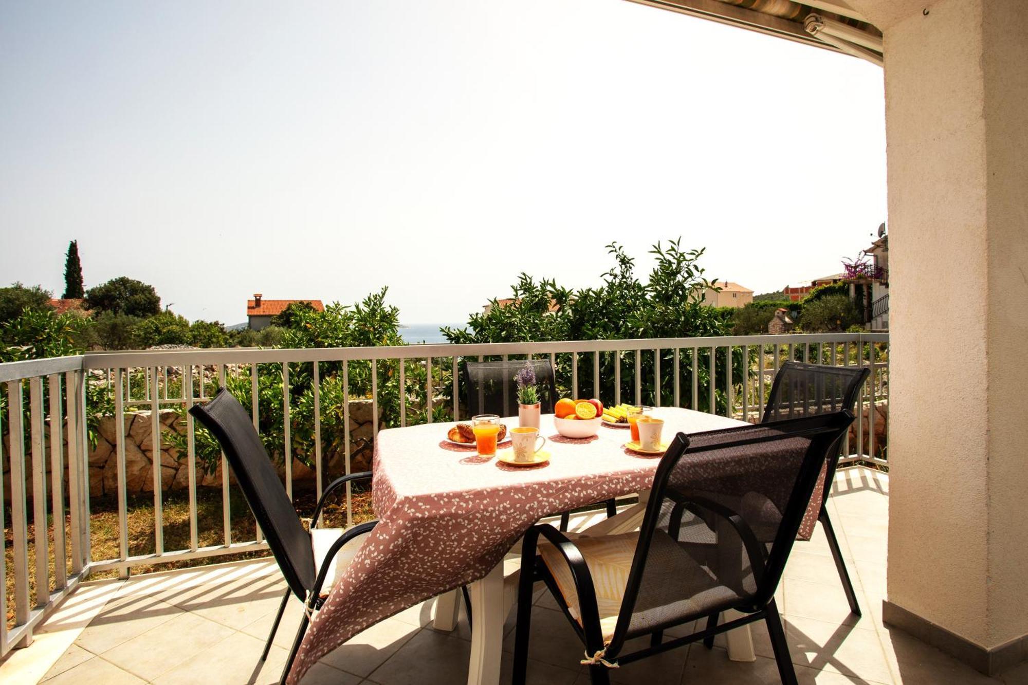 Holiday House Nena With Pool Vinišće エクステリア 写真
