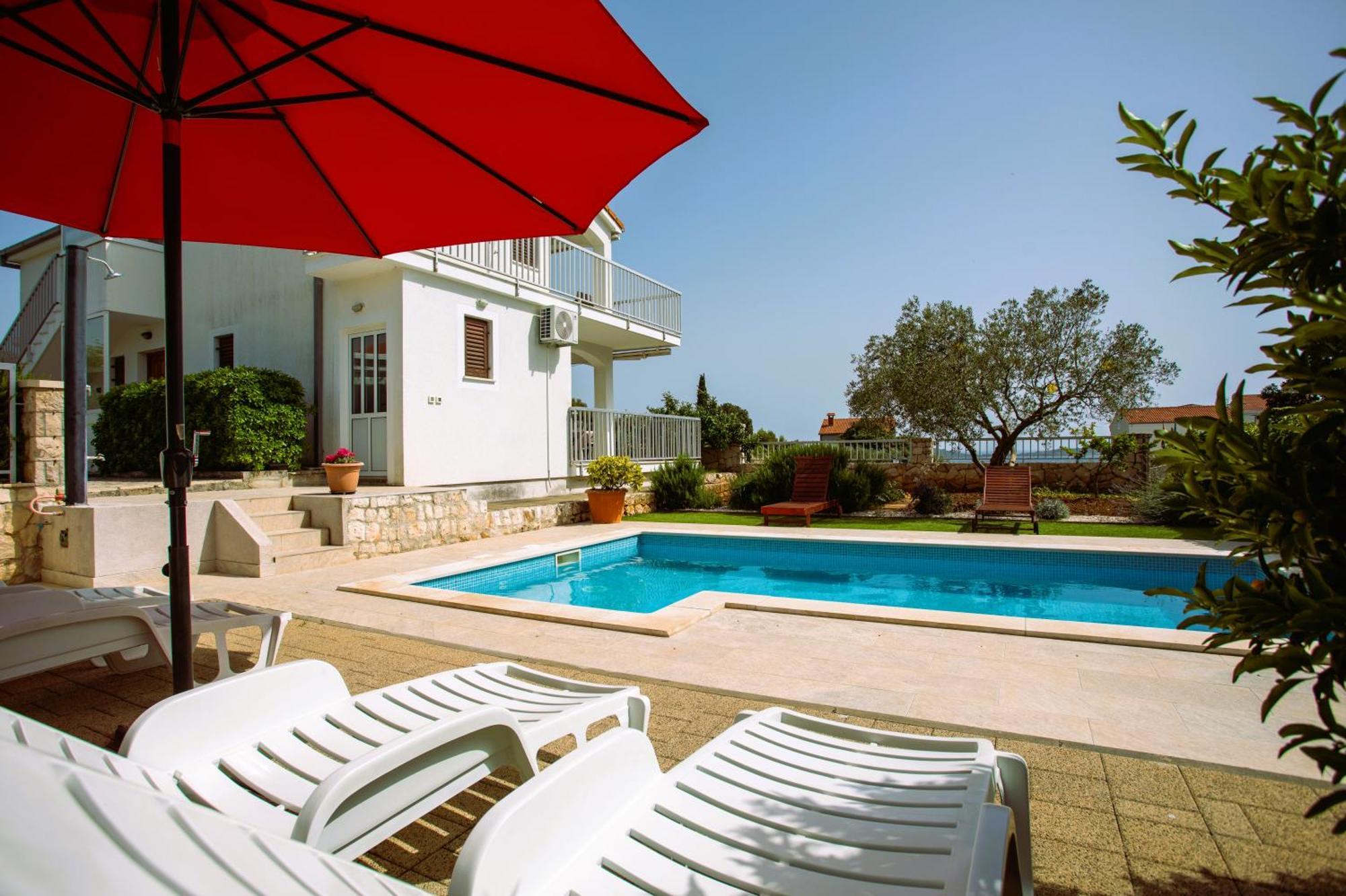 Holiday House Nena With Pool Vinišće エクステリア 写真