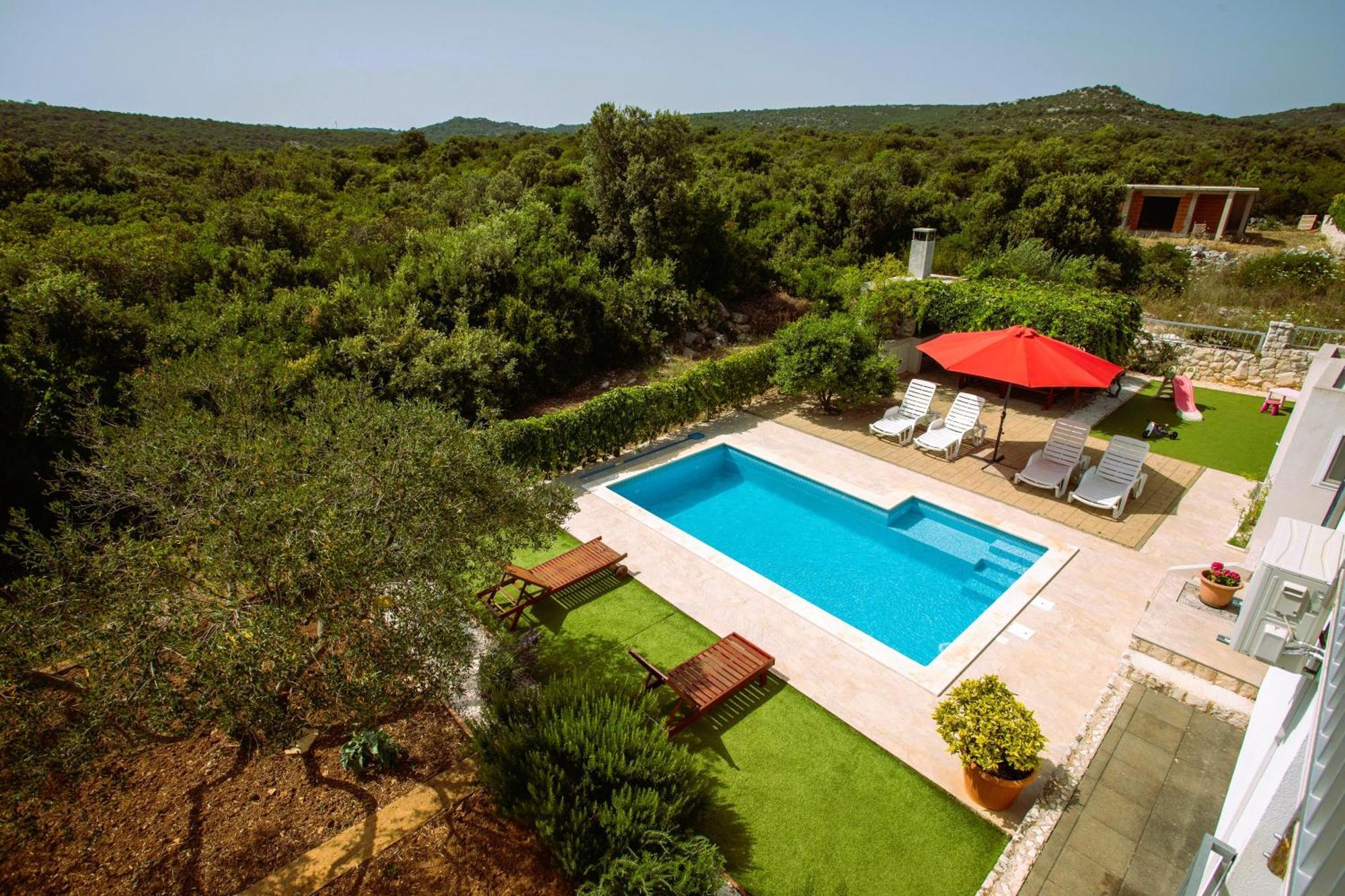 Holiday House Nena With Pool Vinišće エクステリア 写真
