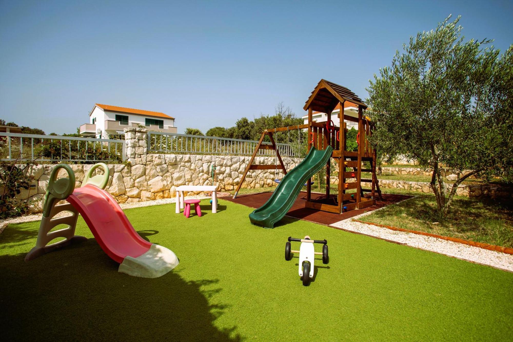 Holiday House Nena With Pool Vinišće エクステリア 写真