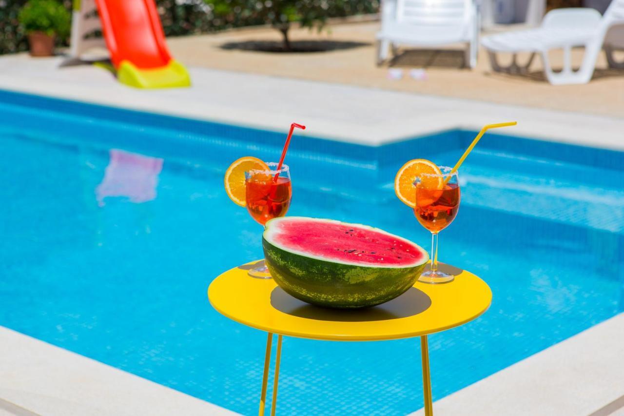 Holiday House Nena With Pool Vinišće エクステリア 写真