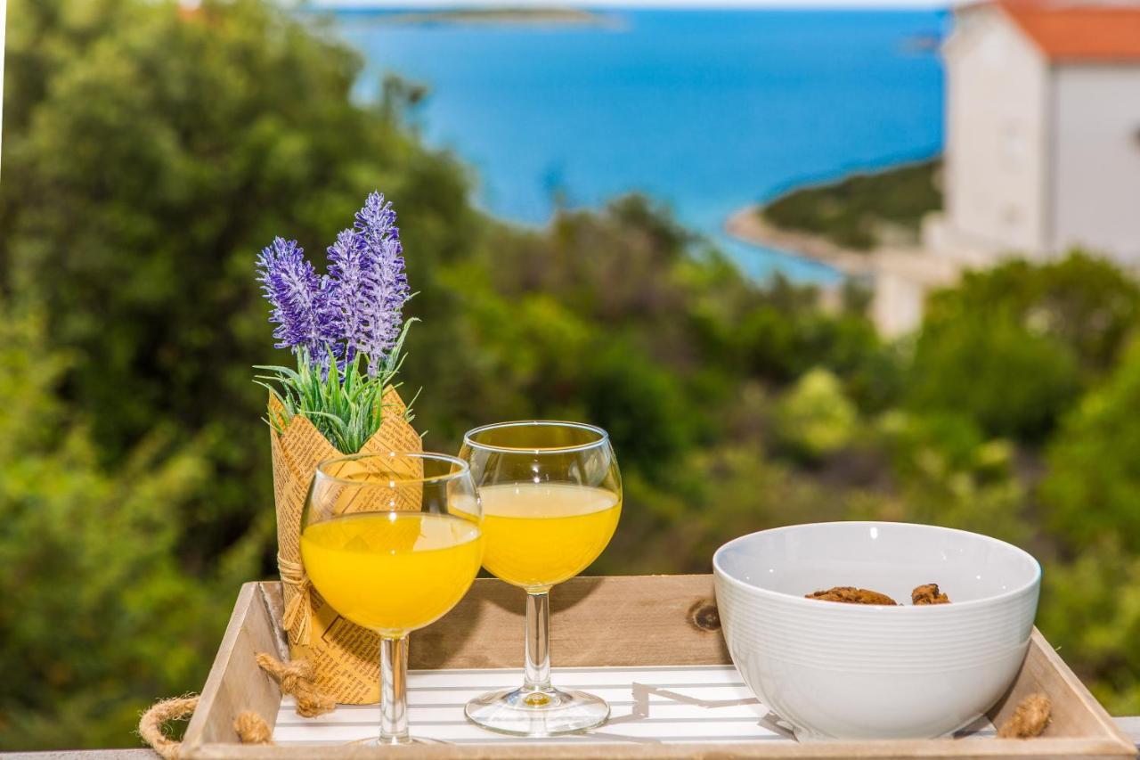 Holiday House Nena With Pool Vinišće エクステリア 写真